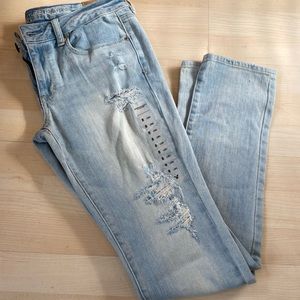 NWT Distressed American Eagle Jeans 8L
